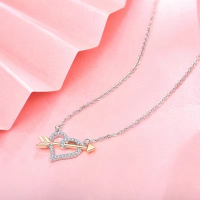 YASVITTI OEM ODM Haute qualité 925 Sterling Argent Collier de Cupid Rose Plaqué Or Coeur flèches Collier Pour cadeau d'amant
