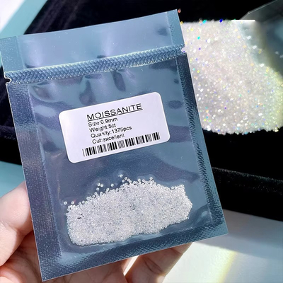 Des pierres précieuses moissanites en forme ronde et en coupe brillante