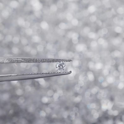 Des pierres précieuses moissanites en forme ronde et en coupe brillante
