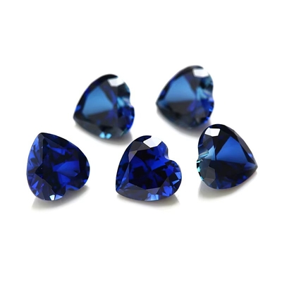 Les pierres précieuses sont découpées en 3x3 mm à 10x10 mm.