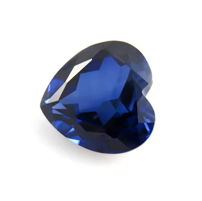 Les pierres précieuses sont découpées en 3x3 mm à 10x10 mm.
