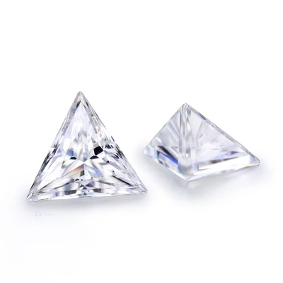 D Moissanite synthétique incolore triangulaire coupée VVS1
