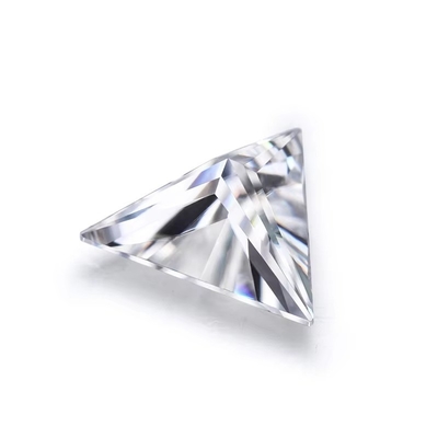 D Moissanite synthétique incolore triangulaire coupée VVS1