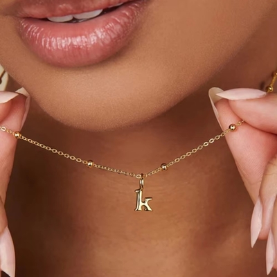 18 carats d'or plaqué 925 Sterling Silver Metal 26 lettres du début de l'alphabet Collier de charme
