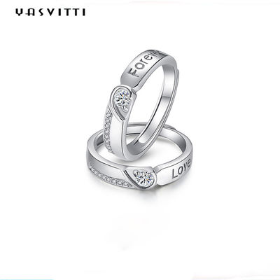 Le Zircon hypoallergénique Diamond Ring 0.21cm 1.9g couplent l'anneau de mariage