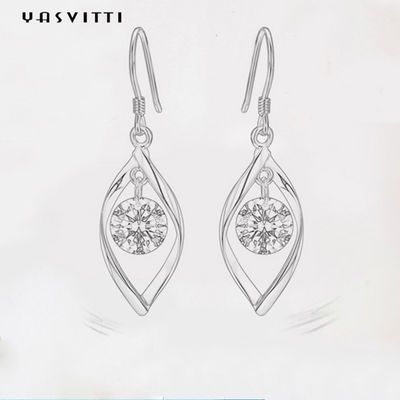 1,61 vraie boucle d'oreille argentée de forme de feuille de zircone des boucles d'oreille 5A de coeur de pouce 0.04oz