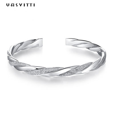le rhodium de bracelet de manchette de torsion de 3g 13cm a plaqué les bracelets argentés de la CZ 925