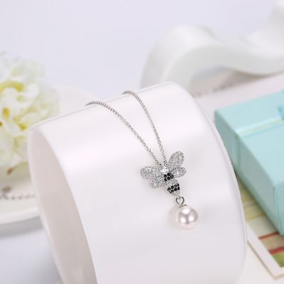 Perle 3.93g Sterling Silver Jewelry Necklaces du cristal 0.27in de papillon d'ODM de mode