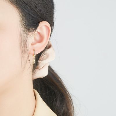 le platine d'ensembles de 0.67in 2.2g Sterling Silver Jewelry a plaqué les boucles d'oreille argentées d'aiguille de la CZ