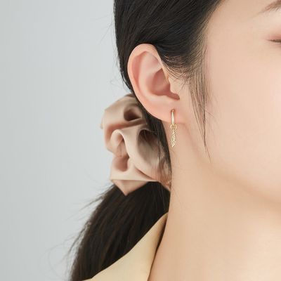 le platine d'ensembles de 0.67in 2.2g Sterling Silver Jewelry a plaqué les boucles d'oreille argentées d'aiguille de la CZ