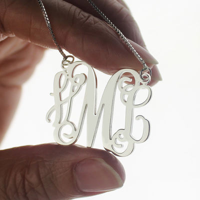 1.8ft 0.07oz a personnalisé l'or de collier de monogramme a plaqué trois GV de collier de lettre