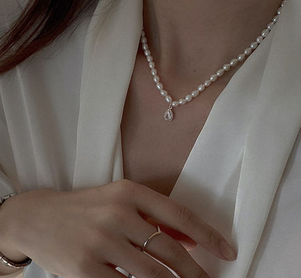 chaîne d'eau douce naturelle du collier 14.6g de perle de 42cm avec le pendant S925 argenté